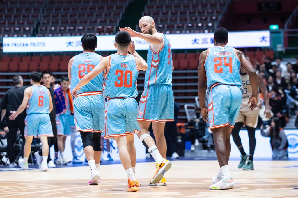 PLG(影)/領航猿主場100：89勝獵鷹　率先取得季後賽資格