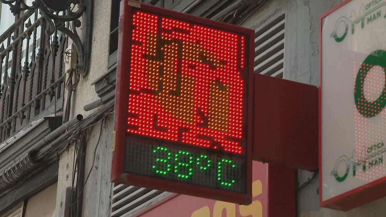 西歐破紀錄熱浪！英廚房現近50度高溫　法大批民眾衝入商店「搶電扇」