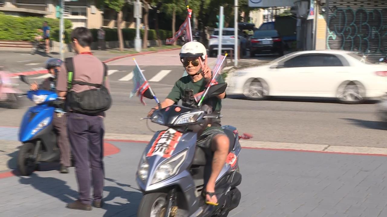 自製風車.手環　超狂洋流號跟車掃　支持者大秀創意　力挺沈伯洋