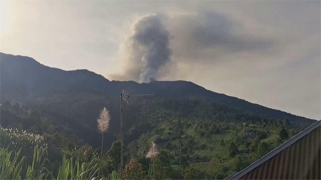 馬拉比火山再度噴發　噴出火山灰超過500公尺引恐慌