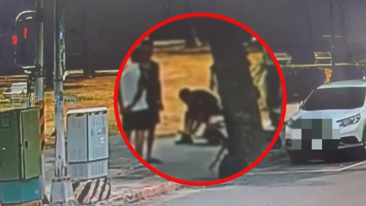 公園驚魂！　高雄婦因情糾「持刀揮舞」　警到場安撫「用這招」撲倒奪刀