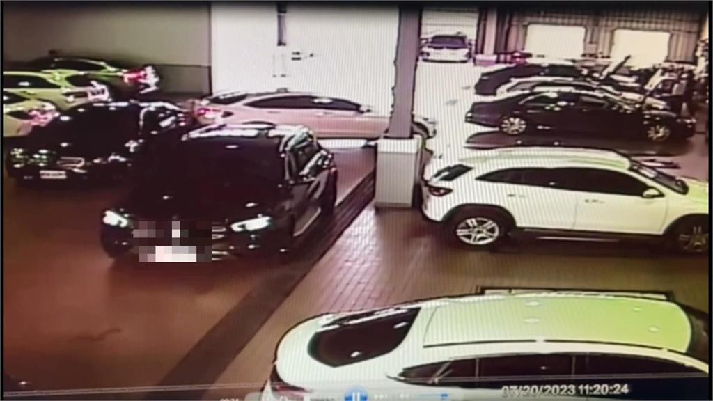 存260萬買夢幻車！　進廠保養技師移車不慎撞車