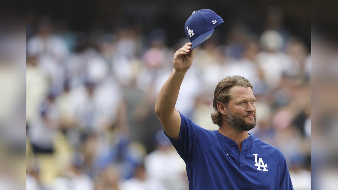 MLB(影)/道奇例行賽主場最後一戰 將退休「老書僮」感性感謝球迷支持