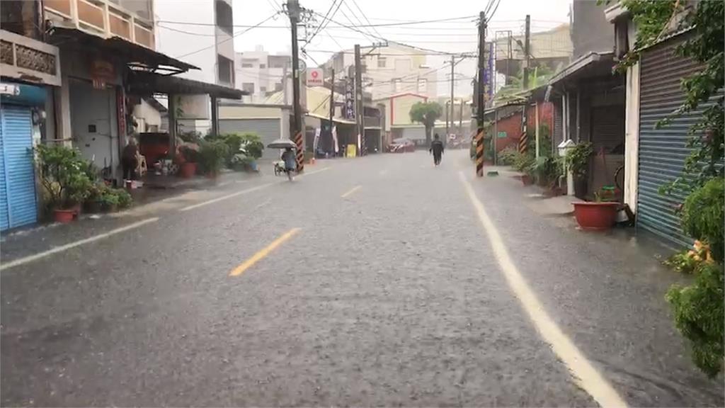 颱風影響大雨突襲！台南安南區淹成「水鄉澤國」