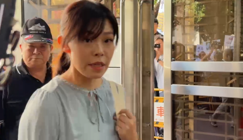 快新聞／高虹安涉貪二審首開庭！對支持者露笑容還握手　被問清白嗎反應曝