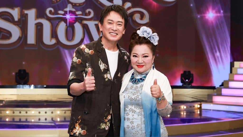王識賢重返民視！28年「母子重逢」合體白冰冰 網見這幕都哭了：太感動