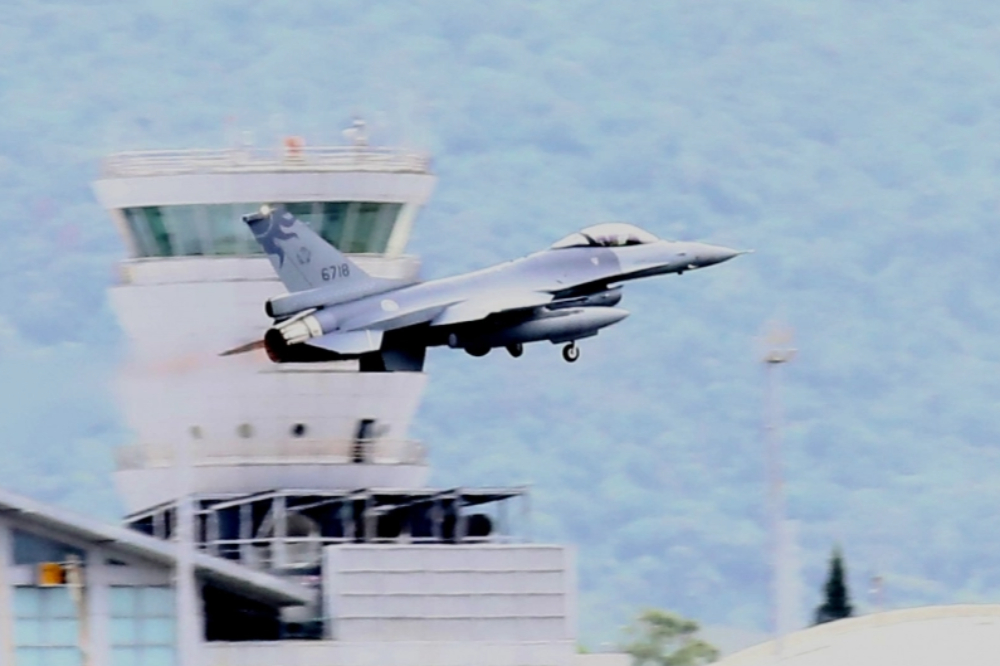 快訊/花蓮外海F-16夜訓驚傳墜機 辛上尉疑跳傘、賴清德指示全力搜救