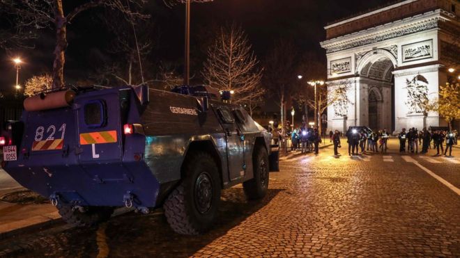 法國嚴防週末反政府示威 九萬警力整裝待命