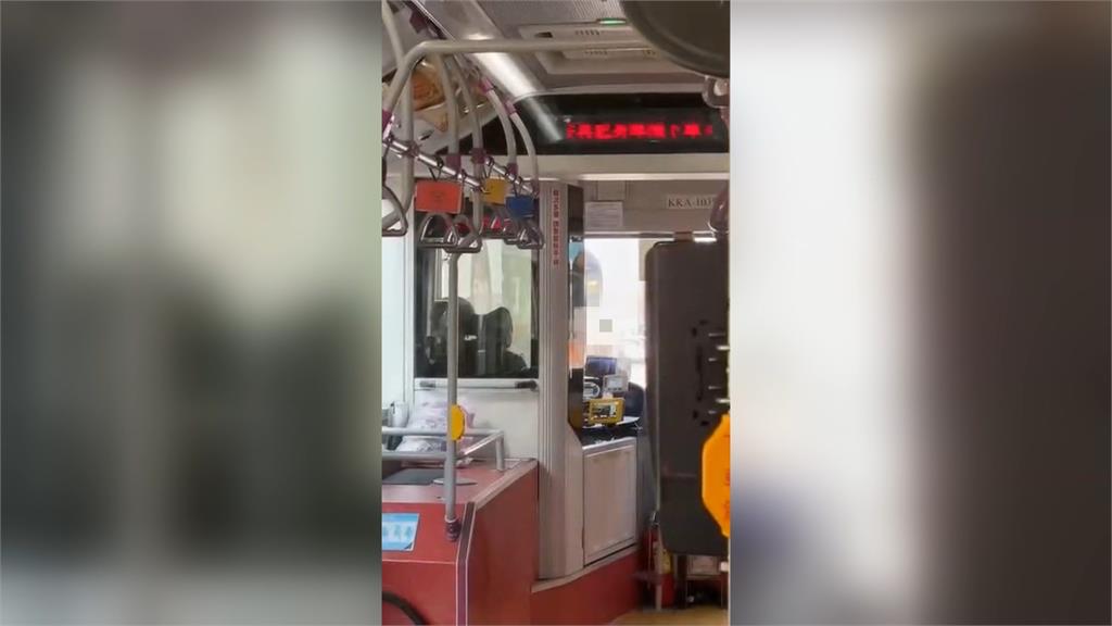 客運駕駛鬧行車糾紛　公車司機併排下車互嗆　市府開罰