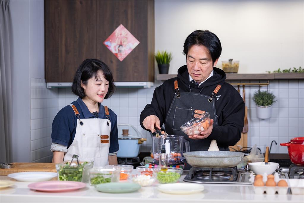 快新聞／斑斑、Murphy超幸福　賴清德親製「寵物年菜」陪毛孩迎新年