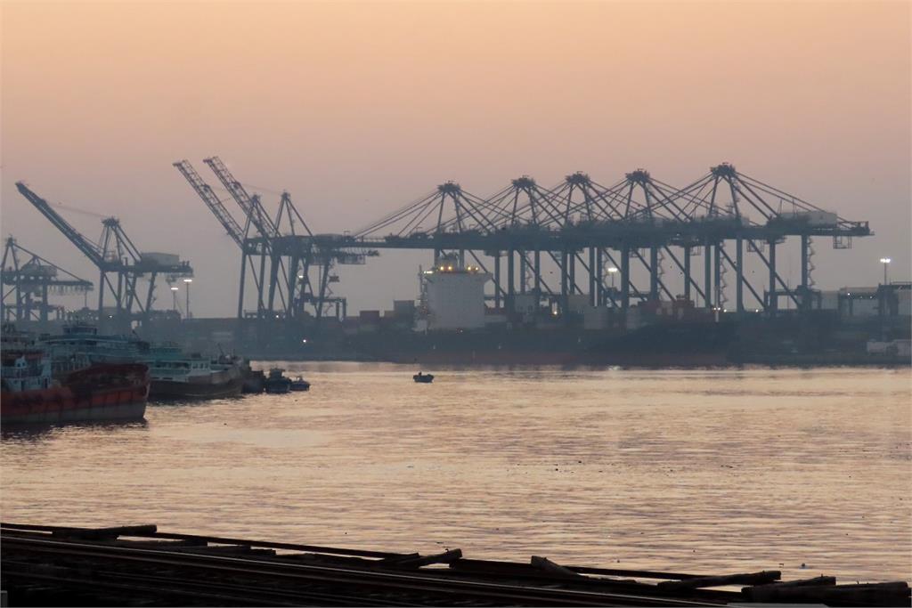 航運大洗牌！荷莫茲危機催生新樞紐　「這港口」24天吞下一年轉運量