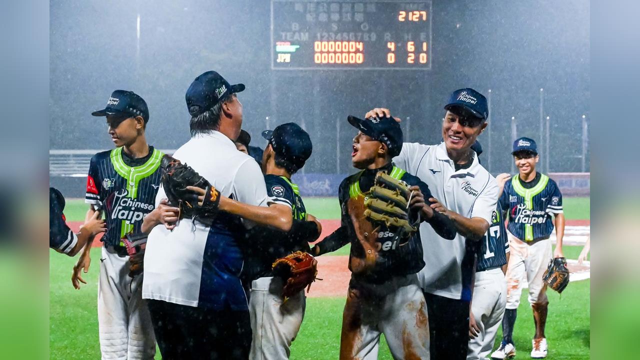 棒球／香港單日2勝以黑馬之姿闖冠軍戰！台灣隊循環賽最終戰雨中4：0完封日本