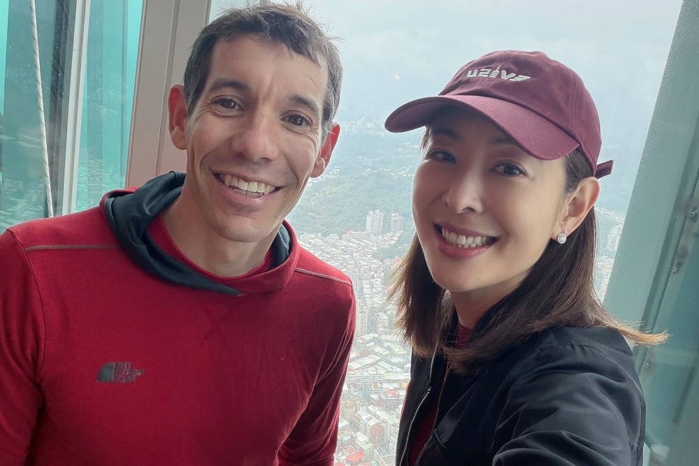 「扶龍王」王世堅盛讚賈永婕適參選台北市長 評「知錯能改、修正也快」