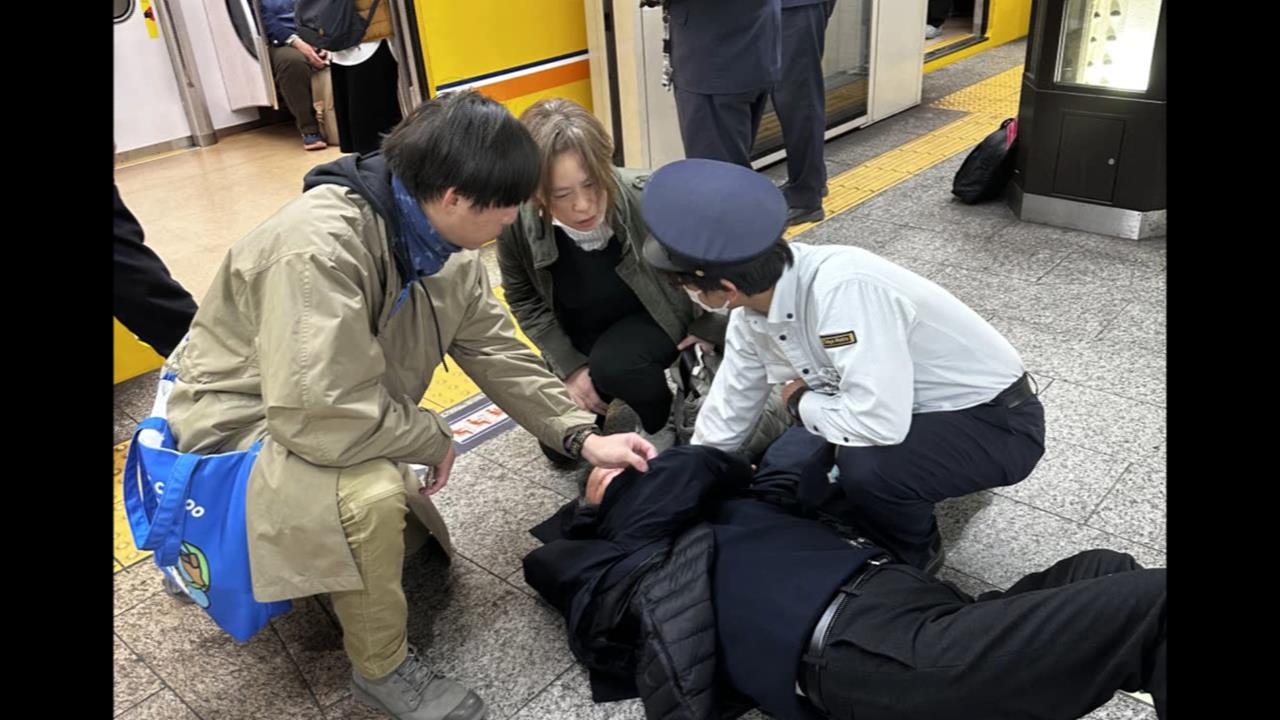 海外救援！赴日看ＷＢＣ目睹男子倒地　２桃園消防員立即搶救登日媒