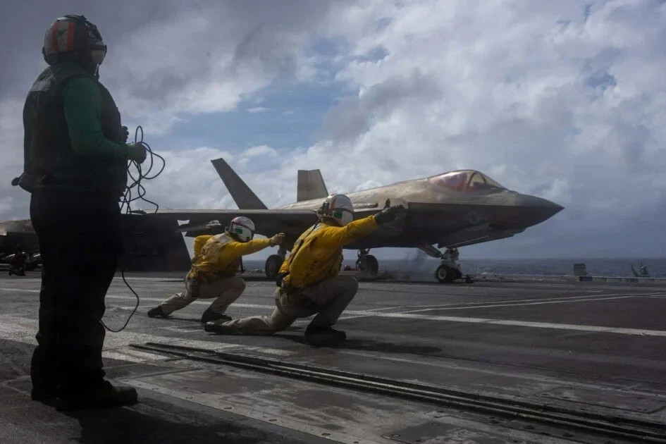 美未來航艦藍圖曝光！海軍徵求超級無人戰機　能遠攻近2千公里又要省甲板空間