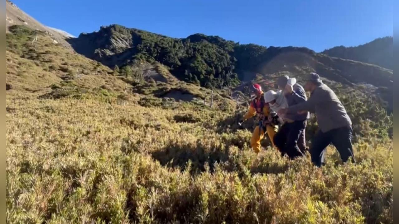 山友攀登南湖大山疑「高山症發作」！　空勤隊救援
