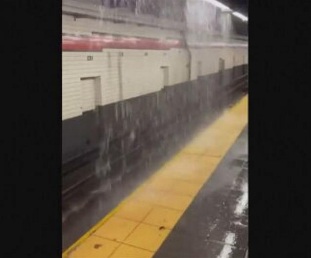 艾爾莎襲捲美東 紐約地鐵站內下大雨
