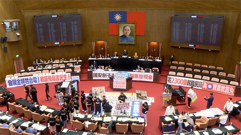 轟政院普發現金「講不清」　立院民進黨團大會砲聲隆隆