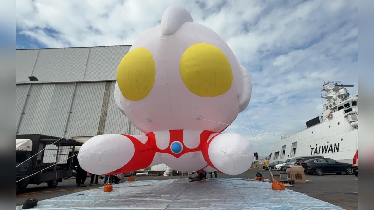 超人力霸王降臨高雄愛河灣　渡輪、輕軌「全城應援」