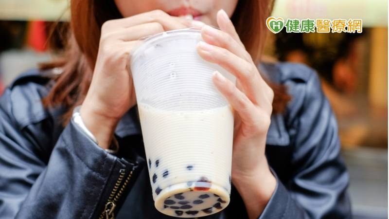 吃飯必配手搖飲？當心「這些風險」暴增