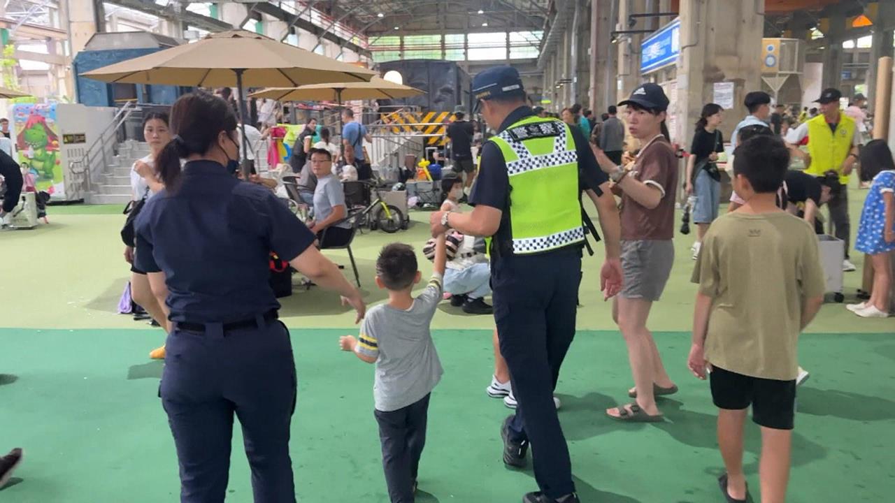 高雄親子遊樂園湧人潮　兩天超過百位幼童走失找家長