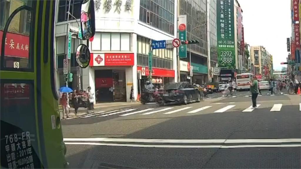 北市78歲男暴衝追撞釀8傷！　挨撞特斯拉車主衝醫院協調理賠