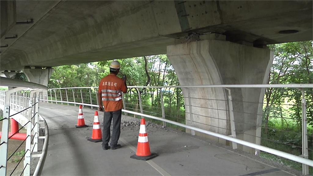 國道工程落石砸單車道 騎士怒批