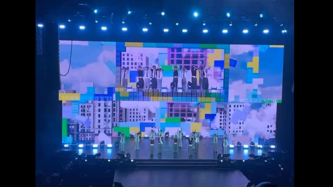 韓國男團TWS高雄開唱　突場內大停電　粉絲緊急燈海應援