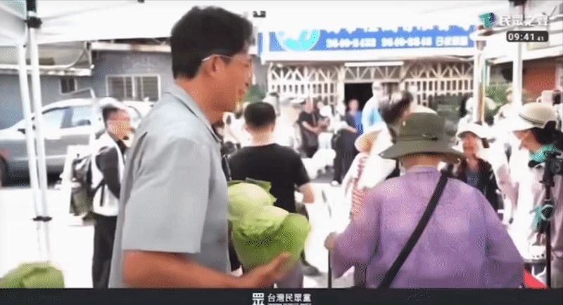 黃國昌返昔日選區「搏感情送菜」遇嗆!路人怒罵「賣國通匪」竟被架離