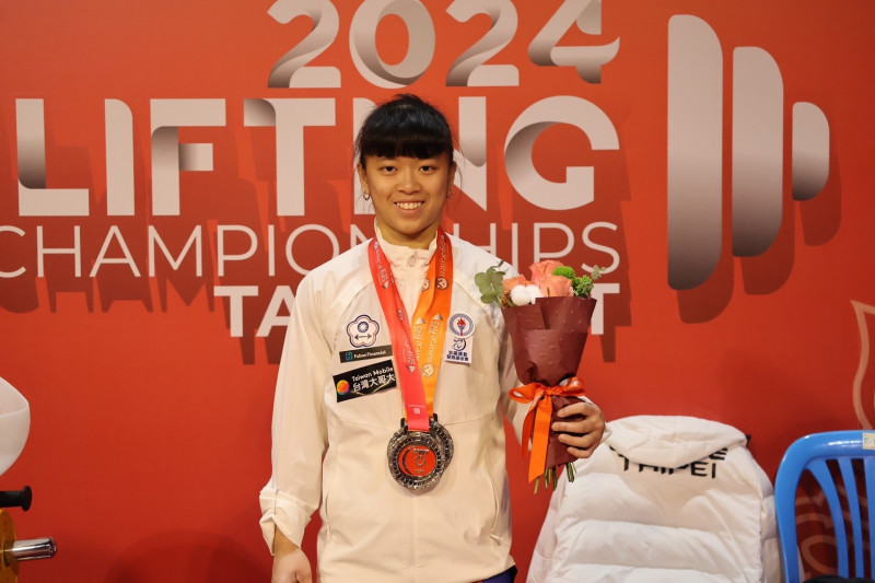 中職／挺舉破亞洲青年、全國紀錄！19歲陳冠伶亞青賽勇奪3冠