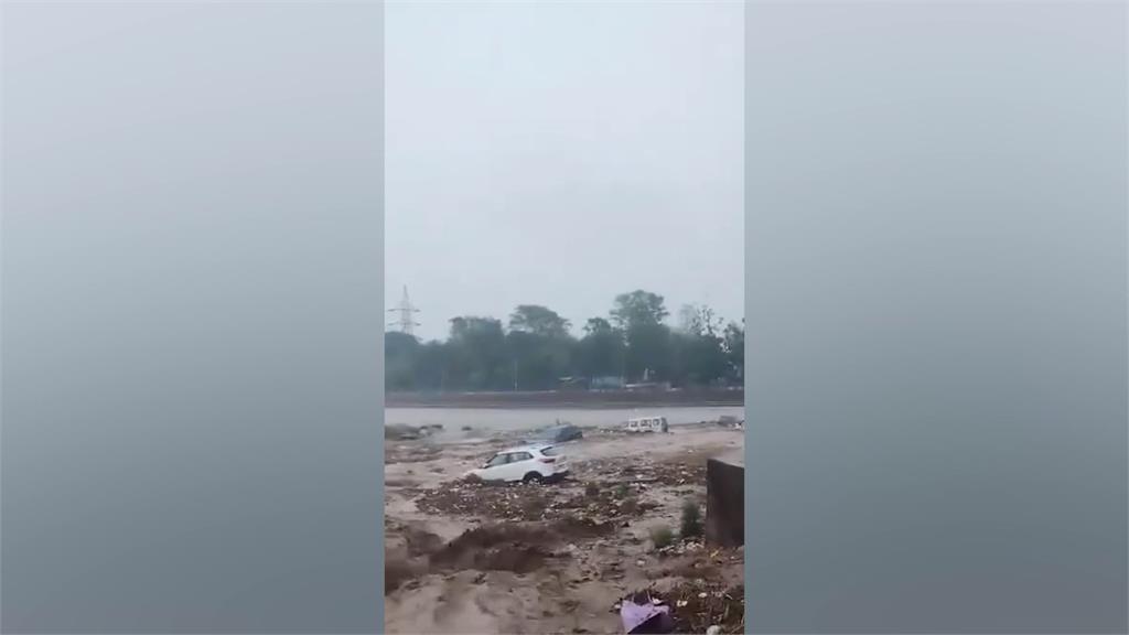 印度萬人宗教集會爆踩踏　至少107死「多是婦女、兒童」