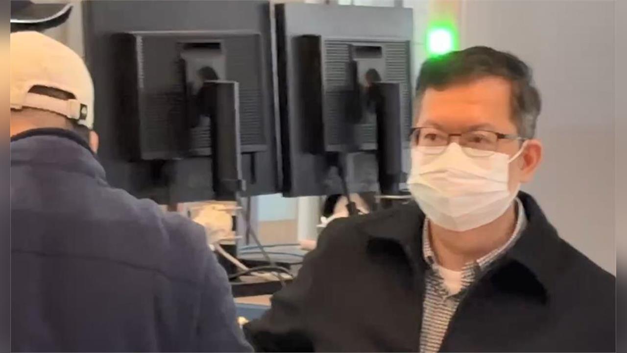 去年才喊練核心瘦了!鄭文燦出庭「身形圓一圈」自嘲:復胖了