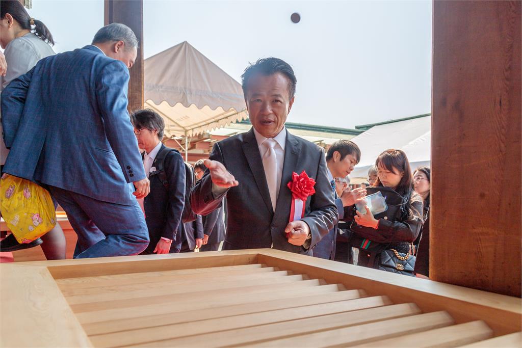 快新聞／台日友好！嘉義阿里山檜木打造「神社賽錢箱」　送日本「防府天滿宮」啟用