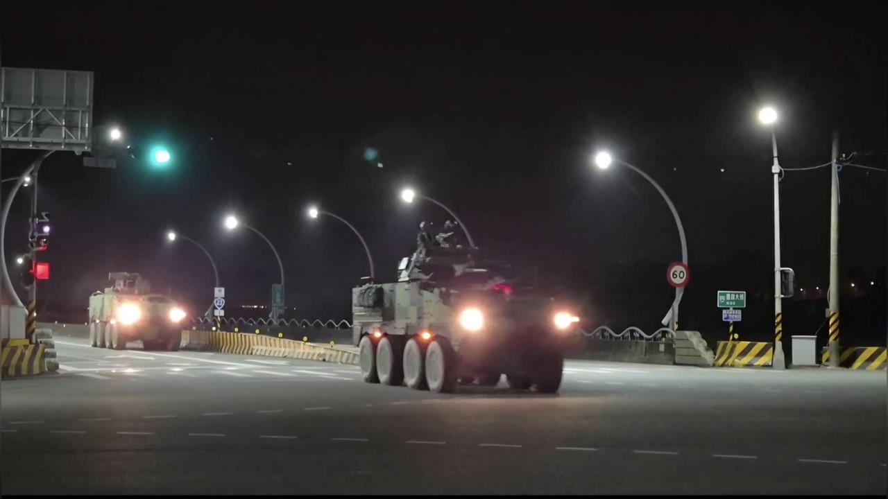 國軍"立即備戰操演" 333旅雲豹甲車現身屏東市區