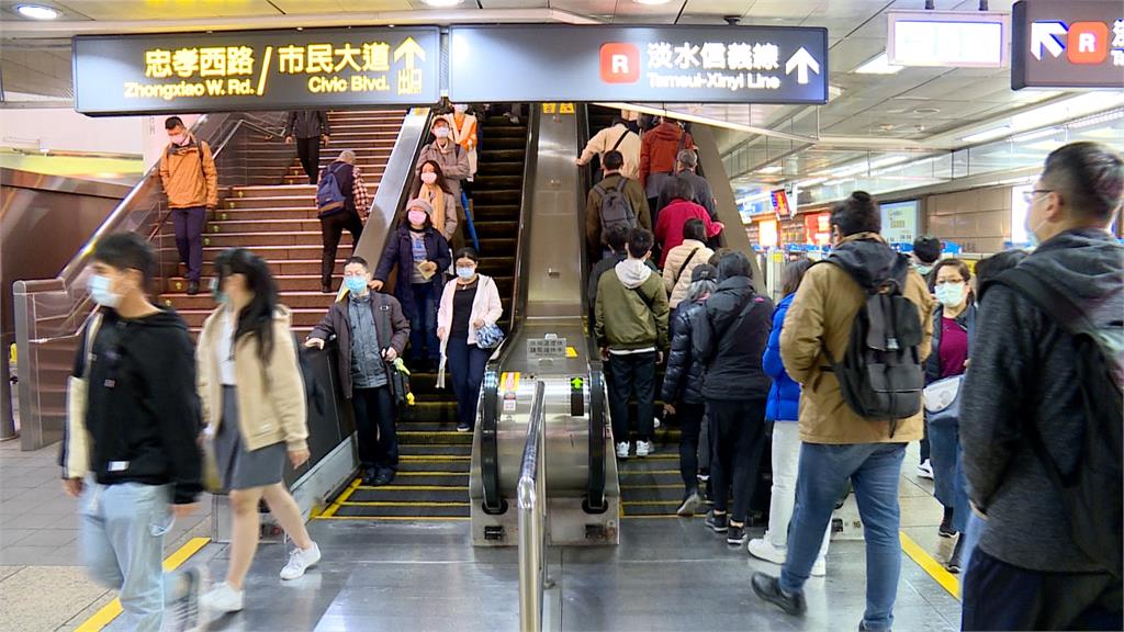 北捷電扶梯站左邊「不借過」黃宥嘉被飆罵！火大開嗆