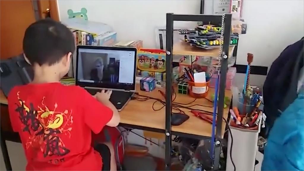 日本可借鏡？香港中小學停課 學生每天在家開電腦上課