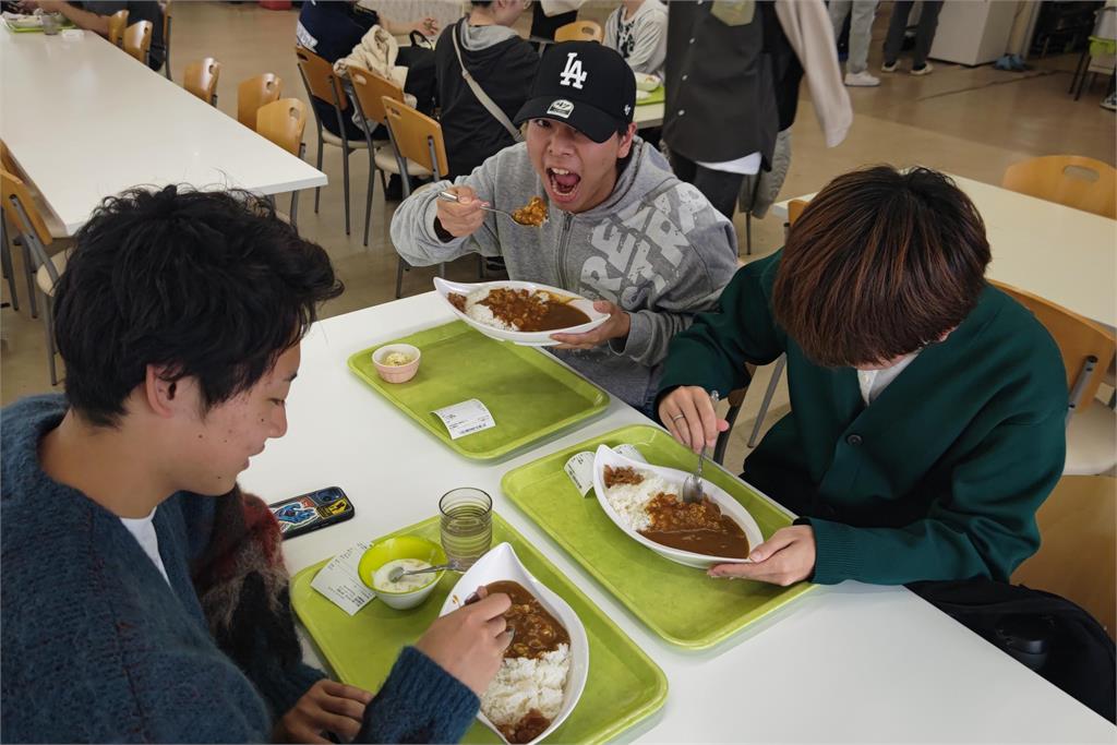 快新聞／別人的學校！日本「這大學」推出超便宜學生餐　大碗咖哩飯只要21元