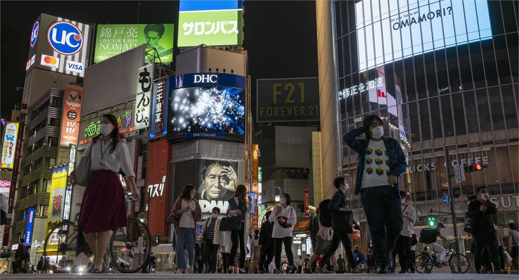 送別2424　迎拉2025　日本澀谷禁跨年活動　北九州市場擠滿採買人潮