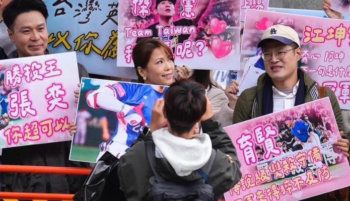 快新聞／台灣英雄遊行高舉「陳傑憲無頭照」挨轟　陳智菡回應了！