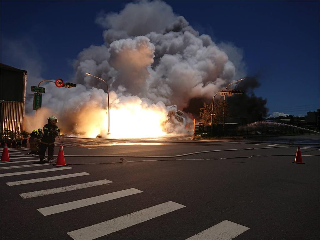 快新聞／高雄小港驚傳爆炸 現場濃煙瀰漫緊急搶救中 - 民視新聞網