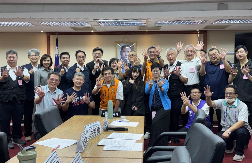 五一平台聯盟拜會爭取勞退改革 賴瑞隆提9%修法版本