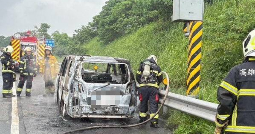 國道10號廂型車突起火燃燒成灰 81歲老翁驚險停肩無人傷