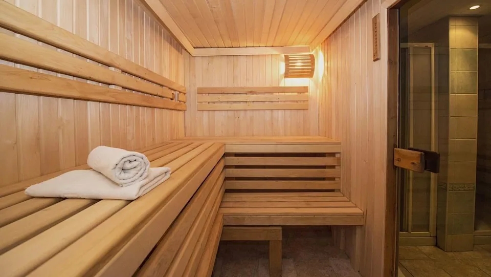 201男同志暗房被抓全裸亂成一片 妻驚見丈夫在場崩潰