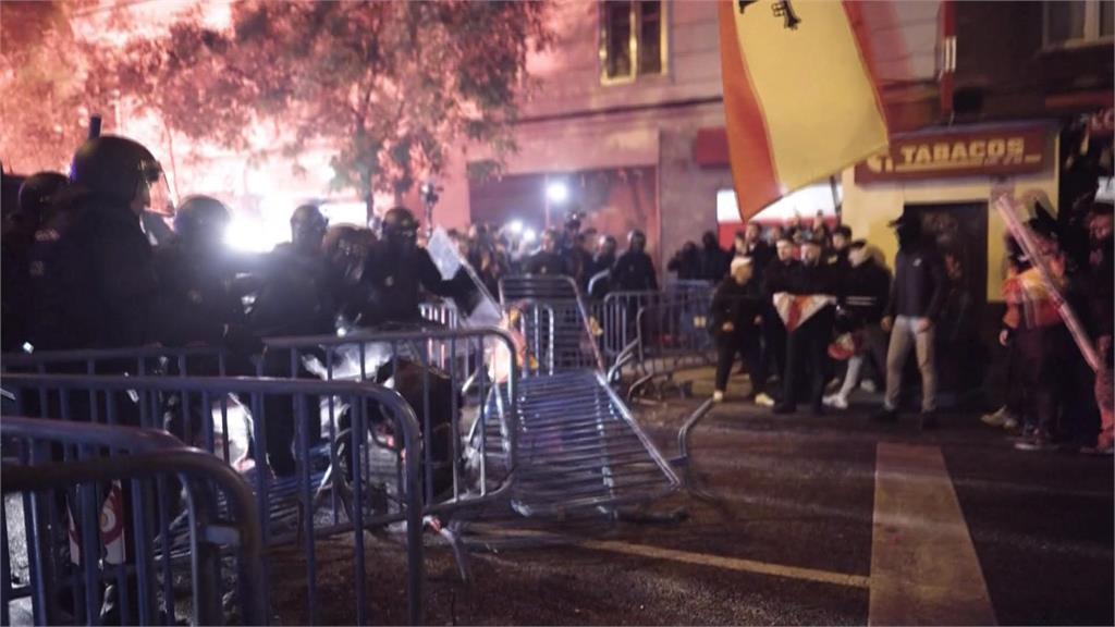 不滿看守總理與分離政黨和談　馬德里爆發激烈警民衝突