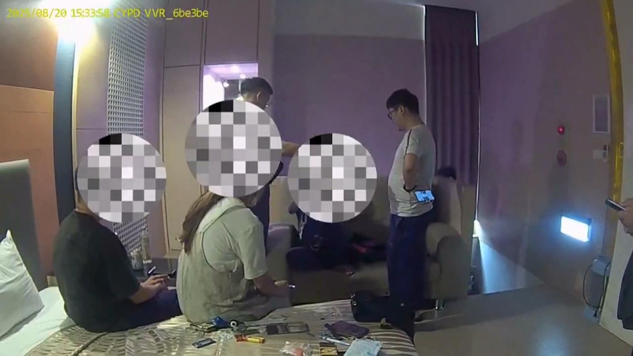女車手超商取款落網供出同夥　警直搗詐團旅館據點