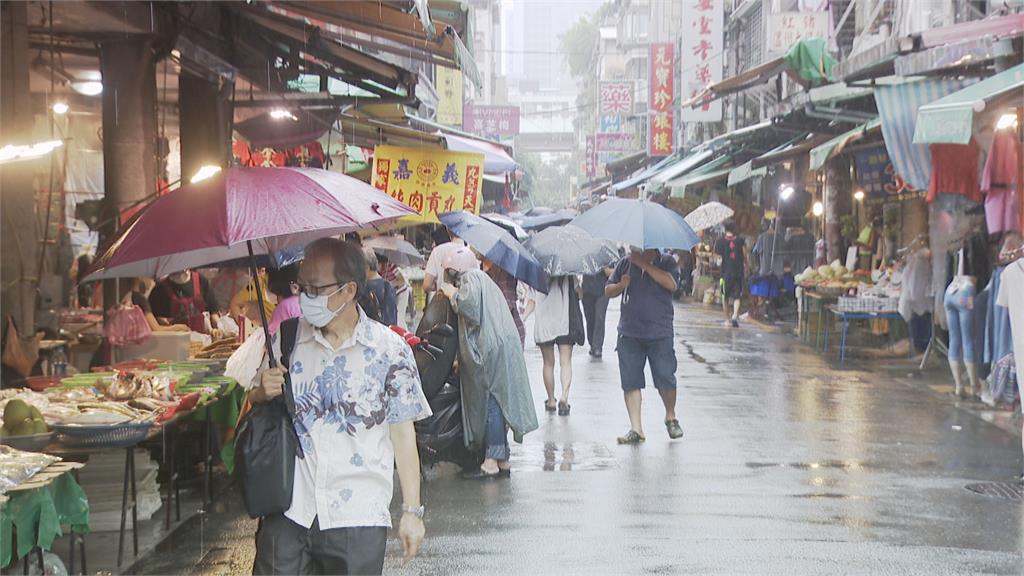 週末出遊泡湯！熱帶擾動逼近「恐成颱風」　林嘉愷曝3地區雨勢劇烈