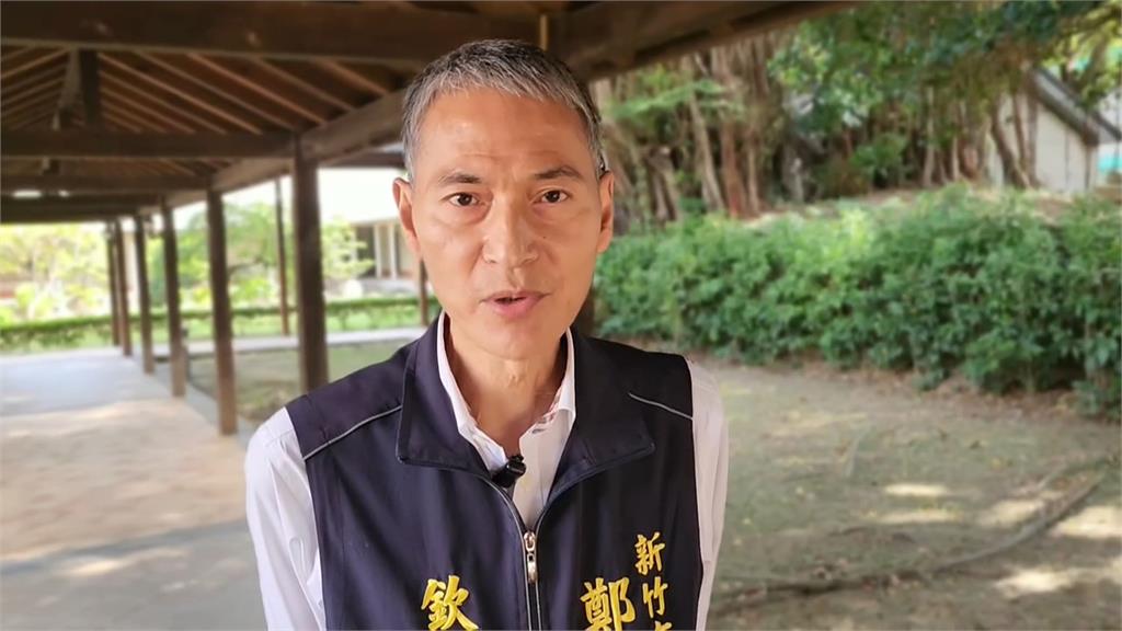 新竹萬聖節遊行驚魂！　扮「政治提款機」諷高虹安遭黑衣人圍堵