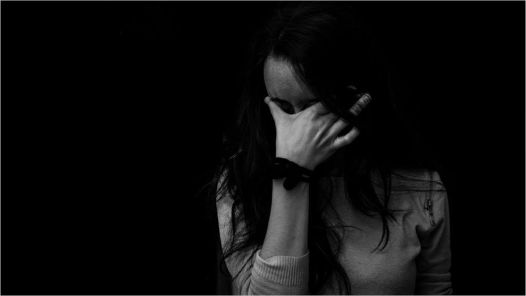 年輕女師入職「竟是痛苦的開始」?過來人揭「4大地獄內幕」兩派戰翻