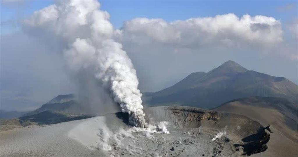 7天震2192次!日新燃岳火山噴發「地底出現不明膨脹」 專家示警了