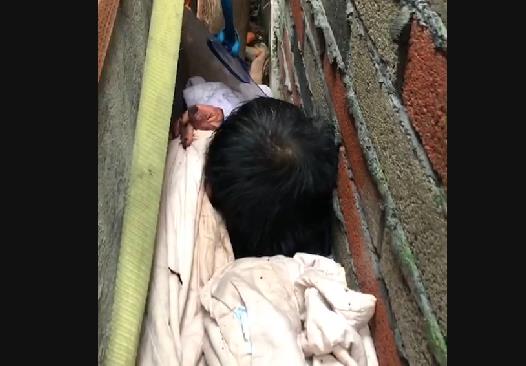 快新聞／桃園1男卡在25cm兩面牆中  獲救28歲男對如何「遭卡」交代不清